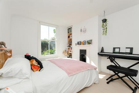 6 Narford Road, London, E5 8RD