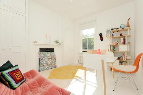 6 Narford Road, London, E5 8RD