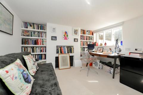 6 Narford Road, London, E5 8RD