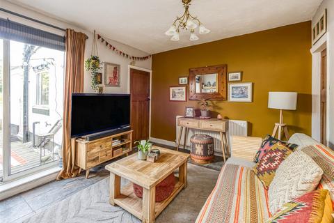 54 Planks Lane, Wombourne, Wolverhampton, WV5 9HG