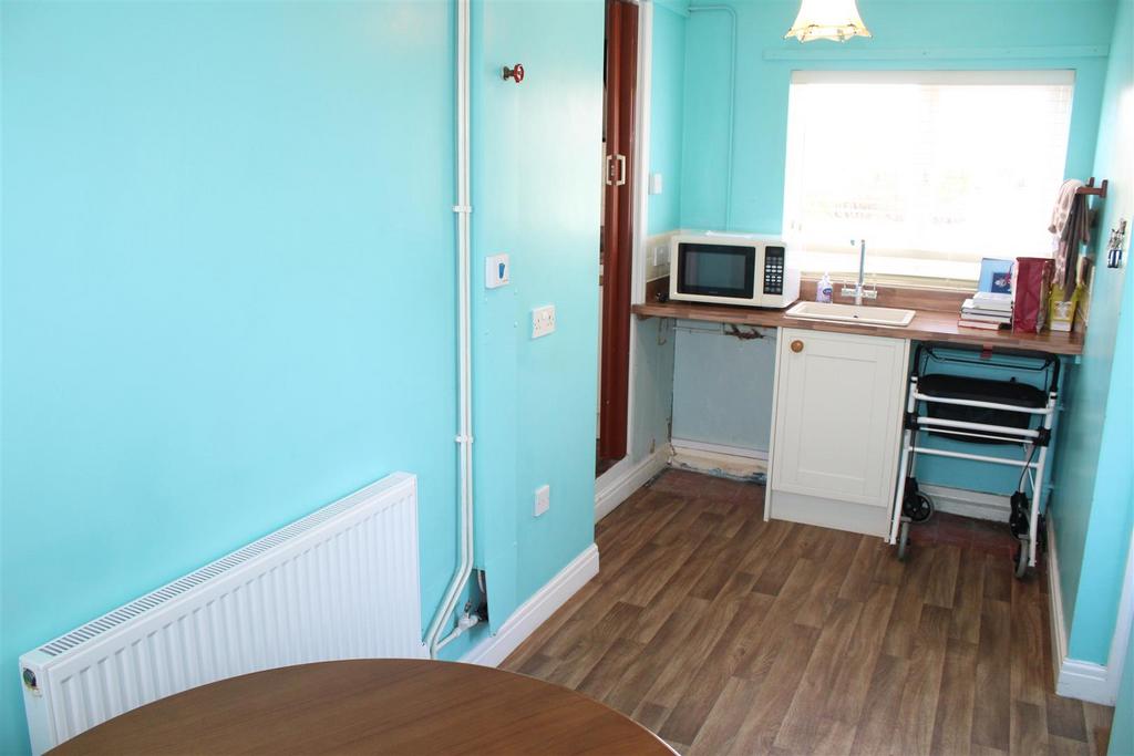 Dining room/utility room