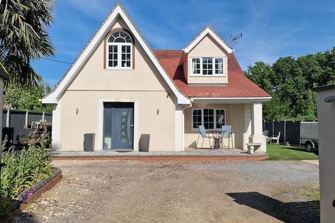 Oak View Green Lane, Little Burstead, Billericay, CM12 9TT