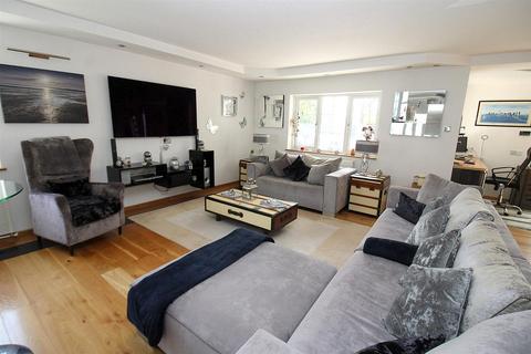 Oak View Green Lane, Little Burstead, Billericay, CM12 9TT