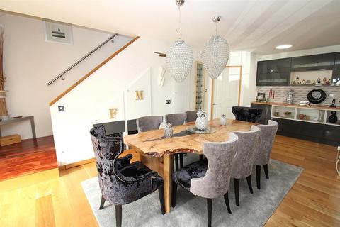Oak View Green Lane, Little Burstead, Billericay, CM12 9TT