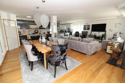 Oak View Green Lane, Little Burstead, Billericay, CM12 9TT