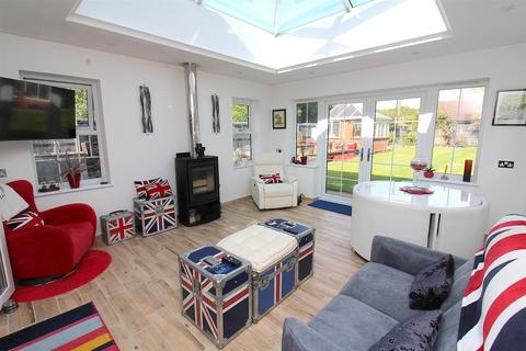 Oak View Green Lane, Little Burstead, Billericay, CM12 9TT