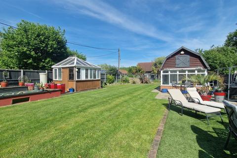 Oak View Green Lane, Little Burstead, Billericay, CM12 9TT