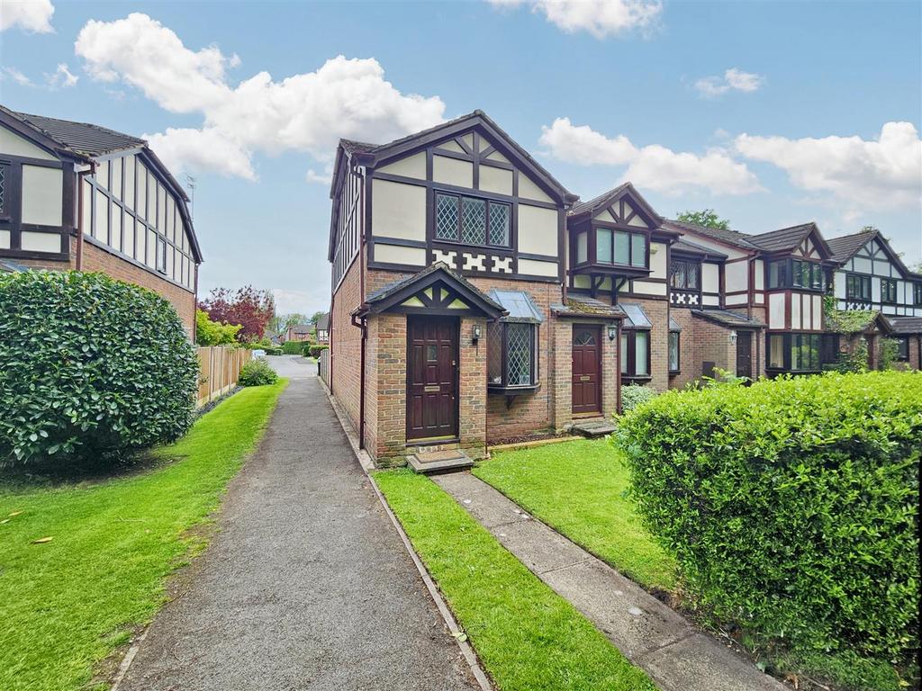 Birchtree Close, Bowdon 2 bed end of terrace house to rent £1,600 pcm