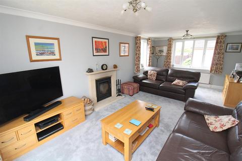 4 bedroom detached house for sale, East Hanningfield Road, Rettendon Common