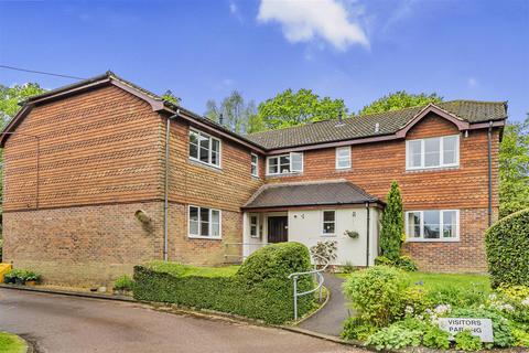2 bedroom flat for sale, Graycoats Drive, Crowborough