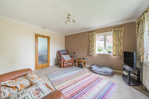 2 bedroom flat for sale, Graycoats Drive, Crowborough