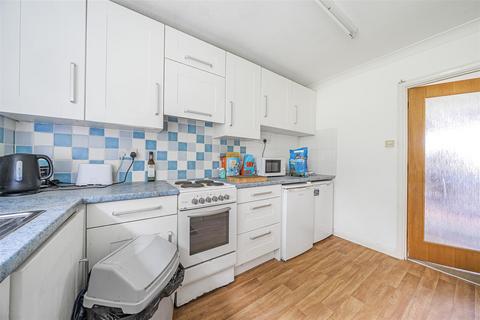 2 bedroom flat for sale, Graycoats Drive, Crowborough