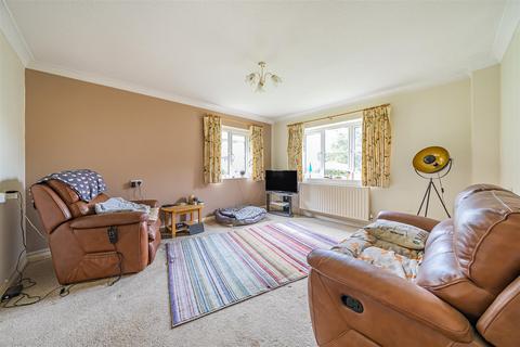 2 bedroom flat for sale, Graycoats Drive, Crowborough