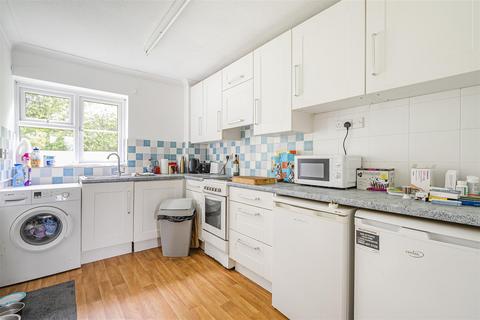 2 bedroom flat for sale, Graycoats Drive, Crowborough