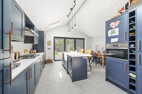 176 Sandhurst Road, London, SE6 1XD