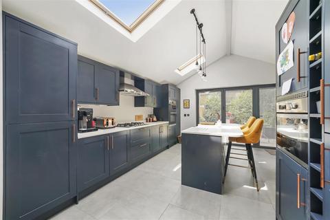 176 Sandhurst Road, London, SE6 1XD