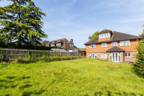 5 bedroom detached house for sale, 3,000 sq ft home on sought after private close | Greenways, Haywards Heath