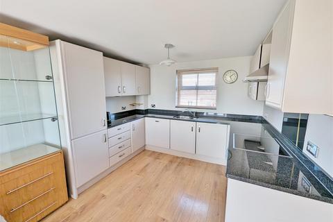 2 bedroom flat to rent, Forge Way, Southend-On-Sea