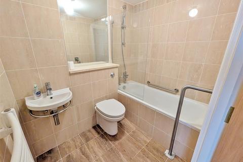 2 bedroom flat to rent, Forge Way, Southend-On-Sea