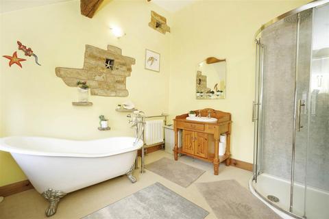 Higher Makinson Farm Sandringham Road, Horwich, Bolton, BL6 6NX
