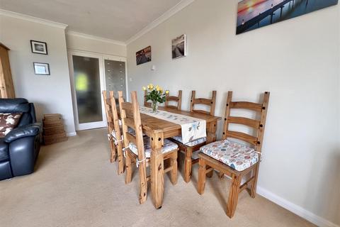 2 bedroom property for sale, Cooden Drive, Bexhill-On-Sea TN39