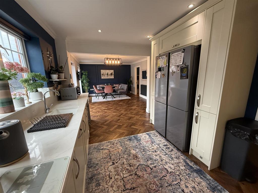 Kitchen/Dining Area