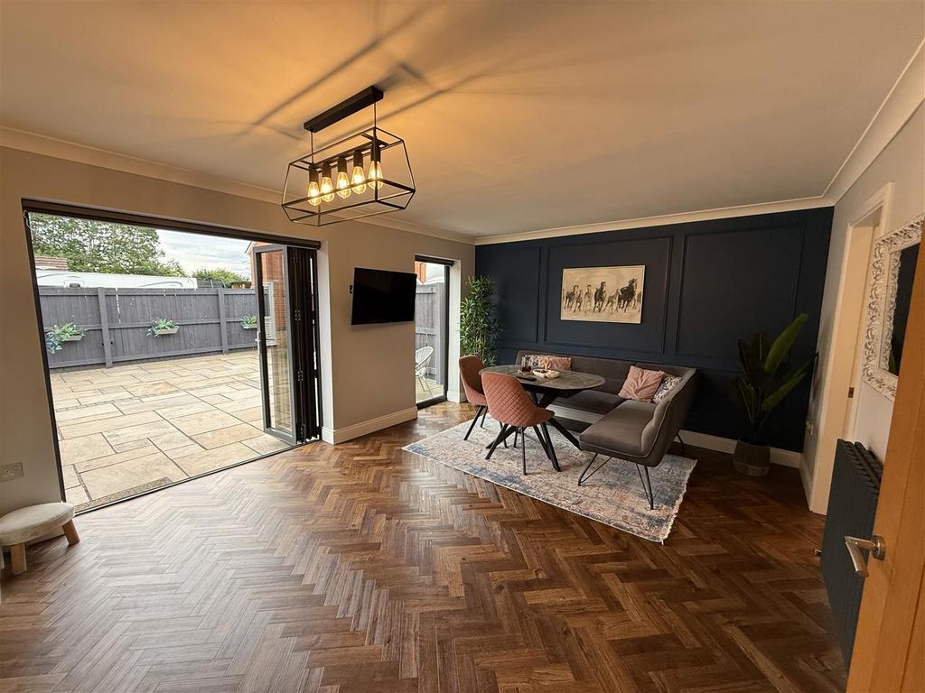Kitchen/Dining Area