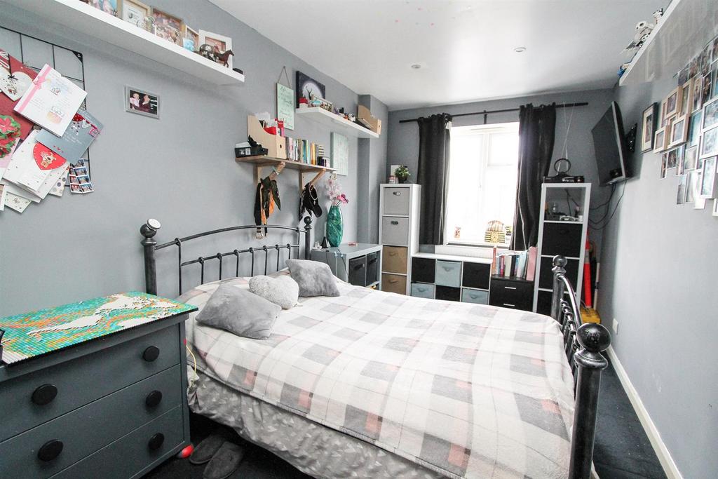 Bed 1.jpg