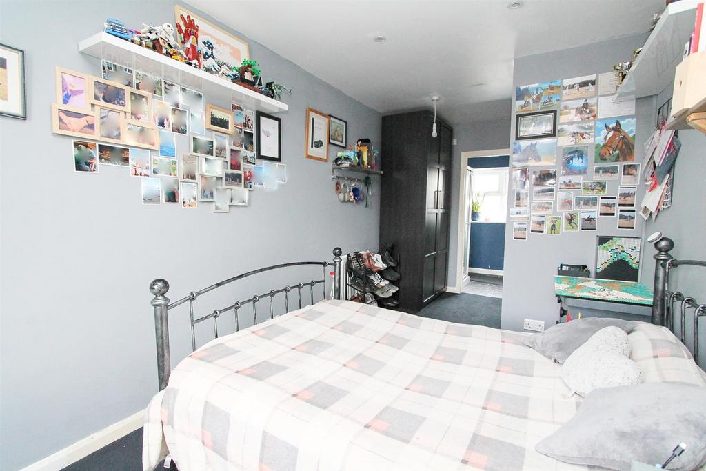 Bed 1b.jpg