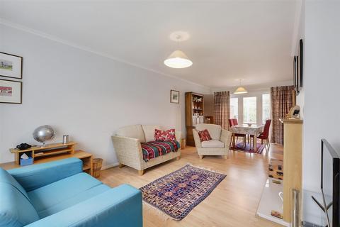95 Appledore Avenue, Nottingham, NG8 2RW
