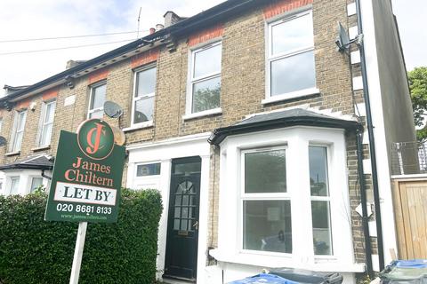 3 bedroom end of terrace house to rent, Parsons Mead, Croydon