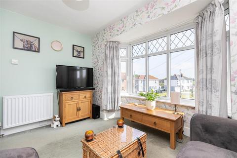 2 bedroom flat for sale, Cranleigh Road, Bournemouth BH6