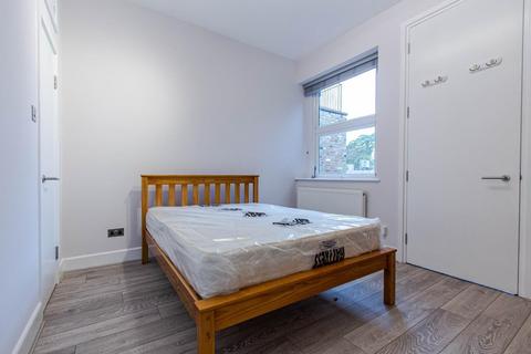 1 bedroom house to rent, High Street, W3