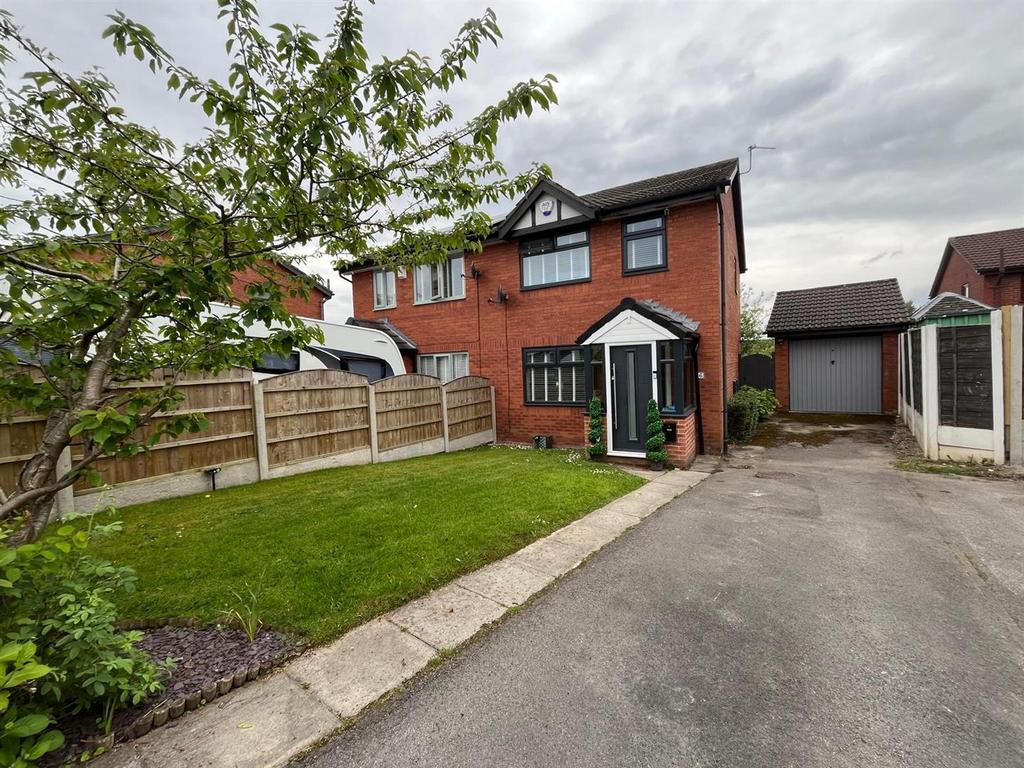 Dovestone Crescent, Dukinfield SK16 3 bed semidetached house for sale