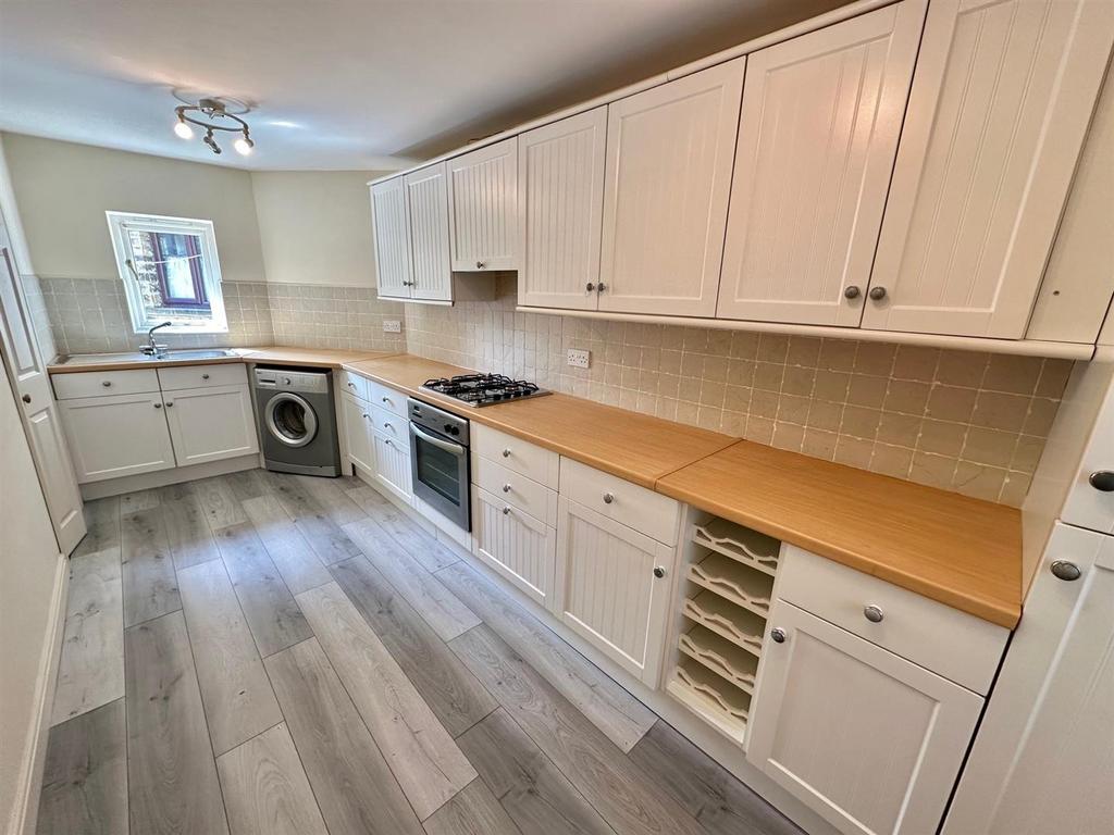 Halifax Road, Liversedge 2 bed end of terrace house for sale £170,000