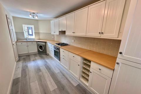 2 bedroom end of terrace house for sale, Halifax Road, Liversedge