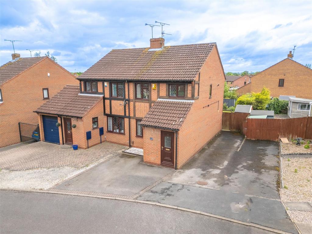 Sidmouth Close, Horeston Grange... 3 bed semidetached house for sale