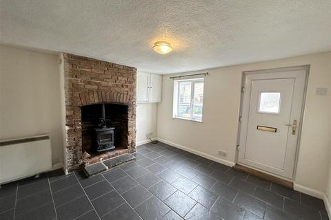 2 bedroom end of terrace house to rent, Hillfoot Road, SHILLINGTON