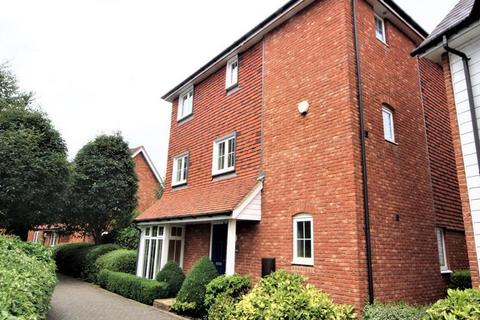 4 bedroom detached house to rent, Ames Way, Kings Hill
