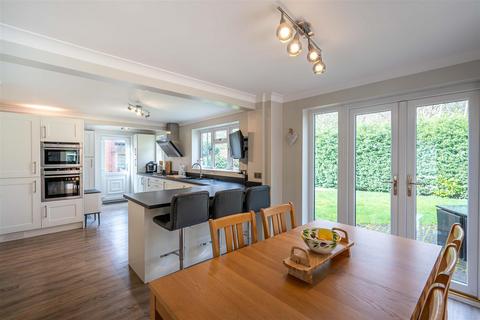17 Leafy Glade, Sutton Coldfield, B74 3EG