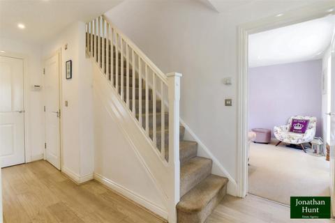 5 bedroom detached house for sale, Olvega Drive, Buntingford SG9