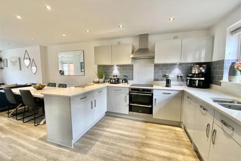 3 bedroom detached house for sale, Wetherby Drive, Towcester