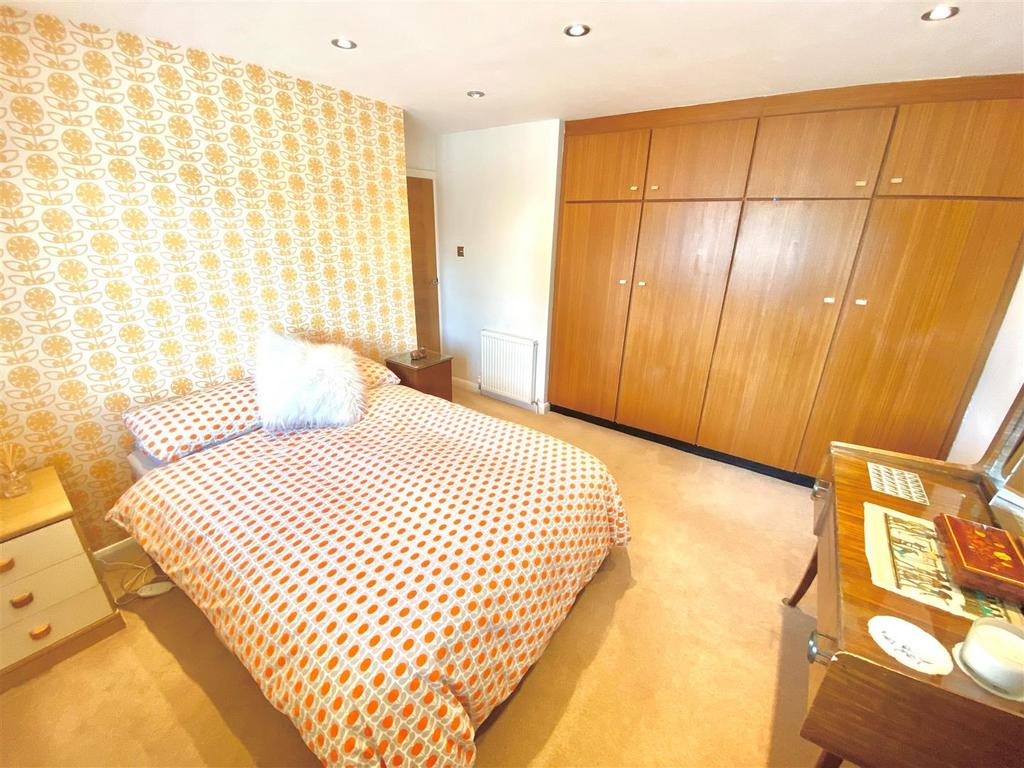 Bed 1.2.jpg