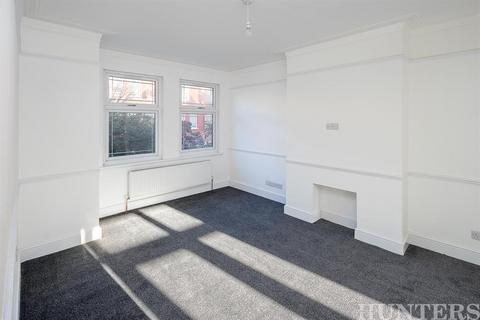 3 bedroom terraced house to rent, Thackeray Avenue, London, N17 9DY