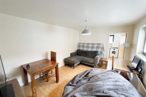 1 bedroom flat to rent, High Street, Newport Pagnell, Milton Keynes