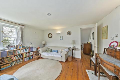 2 bedroom end of terrace house for sale, Windmill Road, Hampton Hill