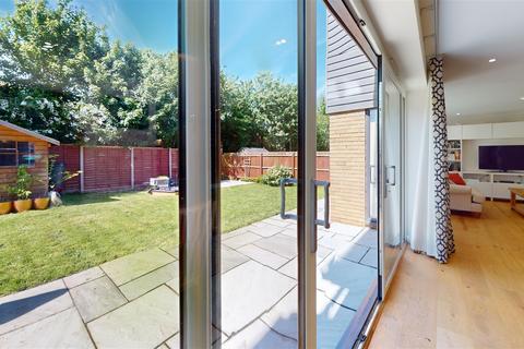 15 Kaplan Close, Shenley Lodge, Milton Keynes, MK5 7ED