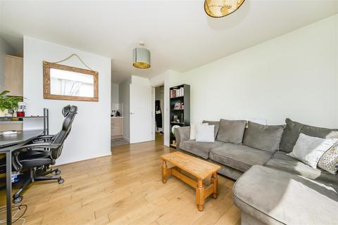 1 bedroom apartment for sale, Langhorn Drive, Twickenham