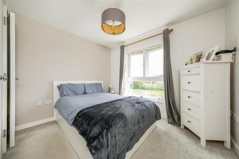 1 bedroom apartment for sale, Langhorn Drive, Twickenham