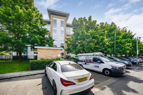 1 bedroom apartment for sale, Langhorn Drive, Twickenham